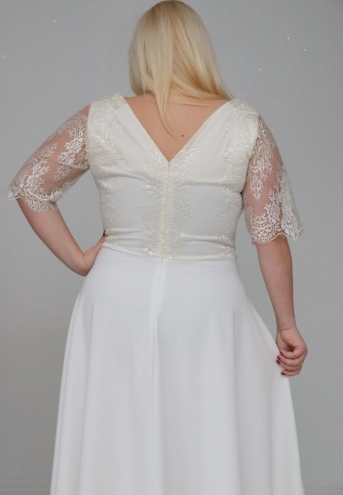 Sukienka Layla asymetryczna rozkloszowana kopertowy dekolt ekskluzywna koronka biała