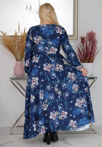 Sukienka Idalia rozkloszowana zwiewna tkanina silk kopertowy dekolt kwiaty na granatowym tle