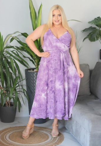 Sukienka Muriela o długości midi rozkloszowana zwiewna kopertowy dekolt wiskoza fioletowe mazgaje