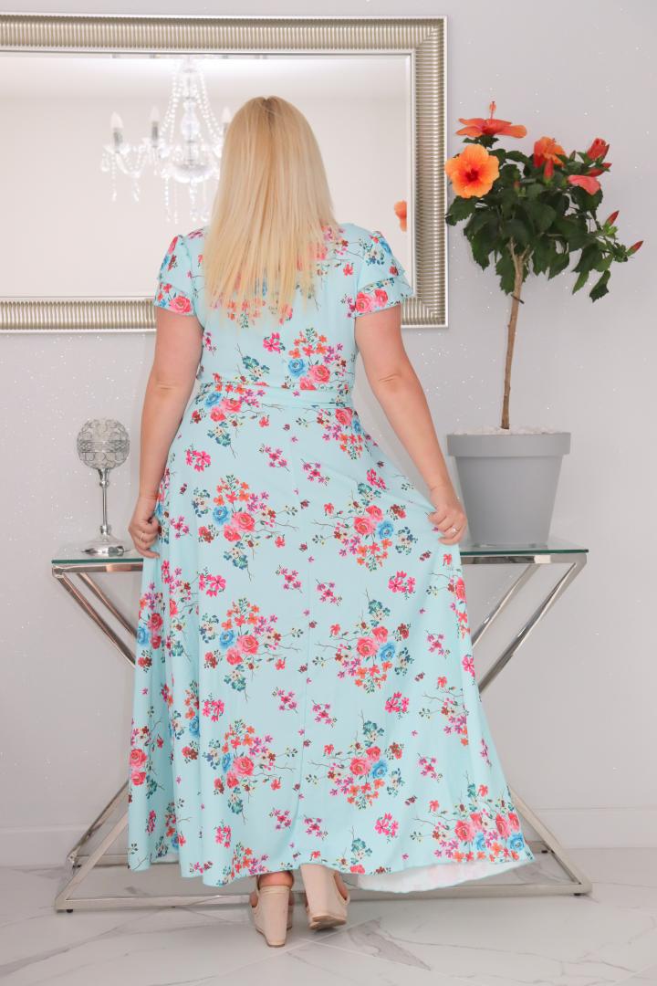 Sukienka Flores  rozkloszowana zwiewna tkanina silk kopertowy dekolt kwiatki na błękitnym tle